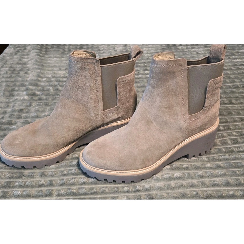 Dolce Vita Haily Womens Boots 7.5 Taupe Suede Chunky Block Heel Chelsea Lug Sole